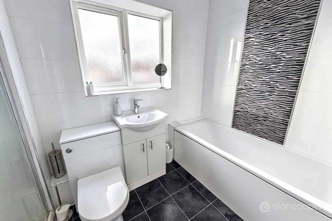 Chichester Close, St Nicolas Park, CV11, photo 24