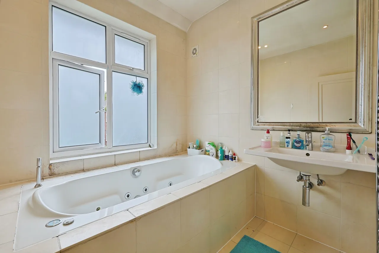 Lexden Road, Acton, W3, photo 14