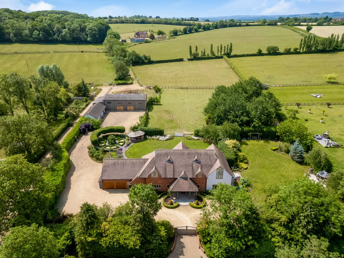 6 bed equestrian facility for sale, Fosse Way, Ettington, CV37