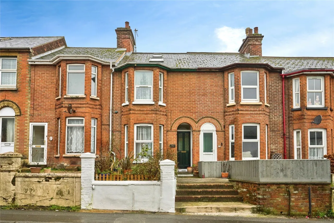 3 bed house for sale, Hunnyhill, Newport, PO30