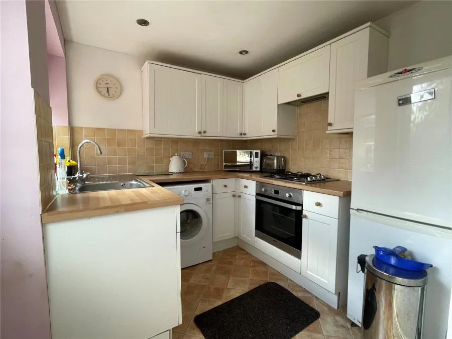 St. Johns Road, Wroxall, PO38, photo 6