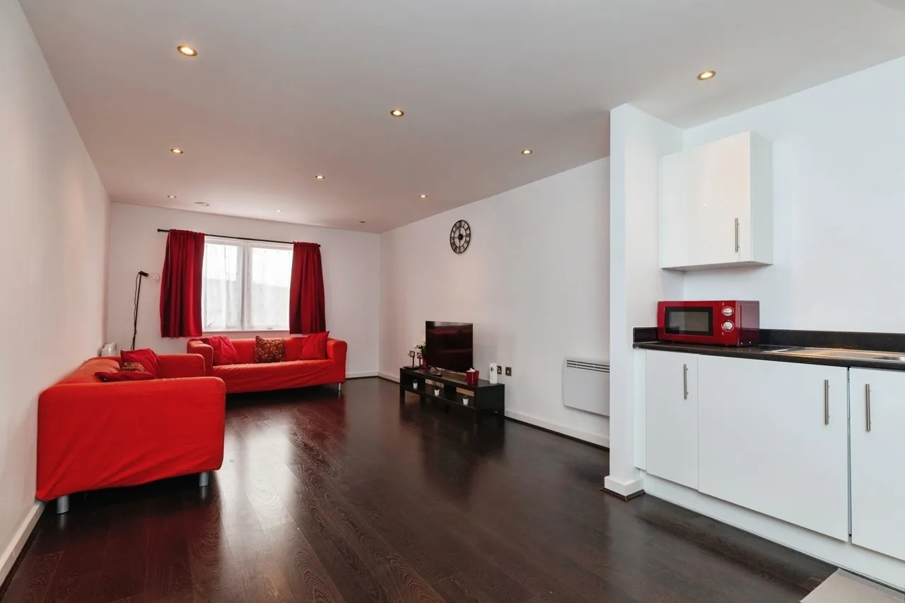 Loxford Road, Barking, IG11, photo 2