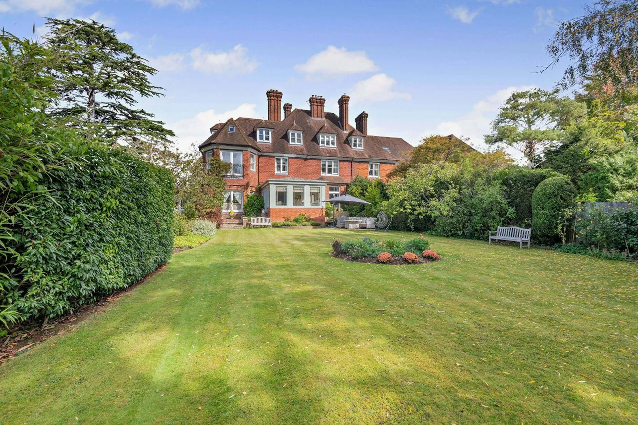 Camden Park, Tunbridge Wells, Kent, TN2 4TW, photo 2
