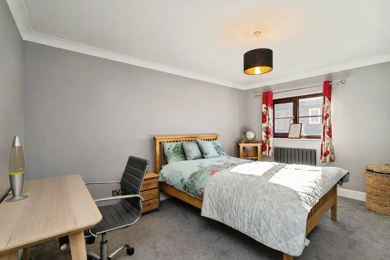 Sandy Lane, Norwich, NR14, photo 16