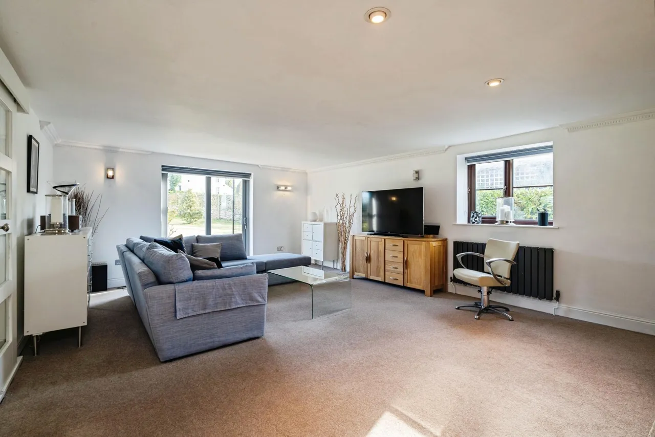 Sandy Lane, Norwich, NR14, photo 11