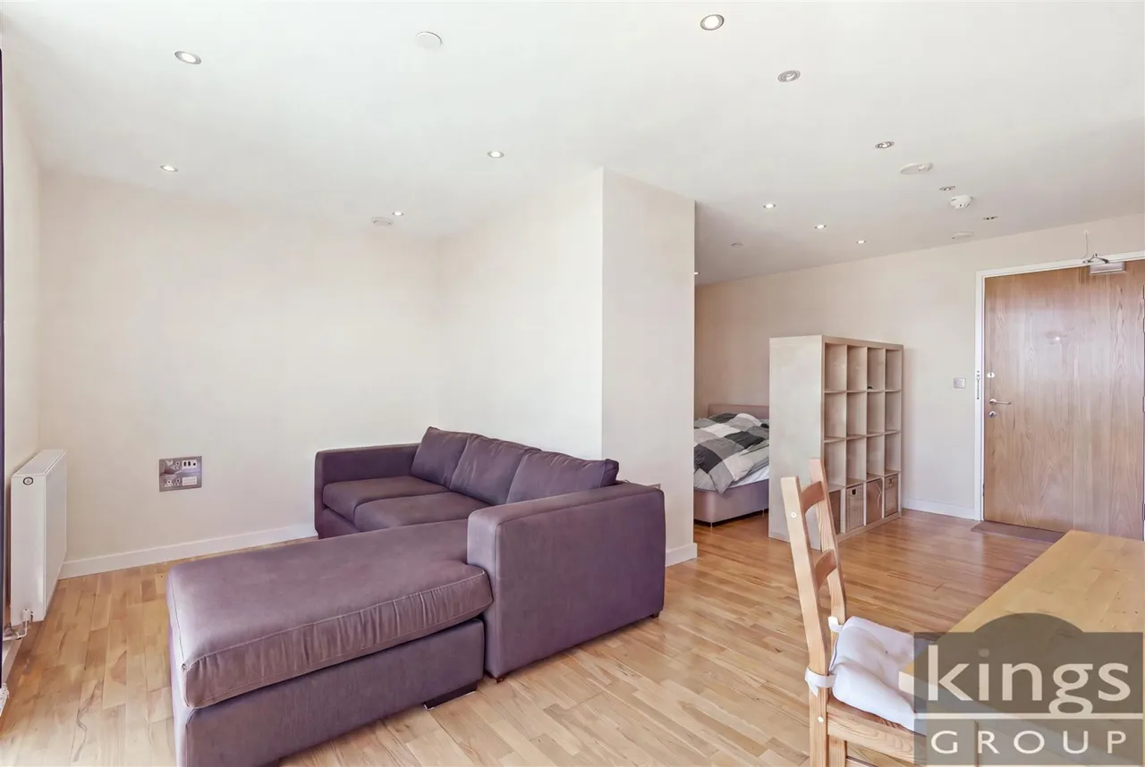 Southbury Road, Enfield, photo 2