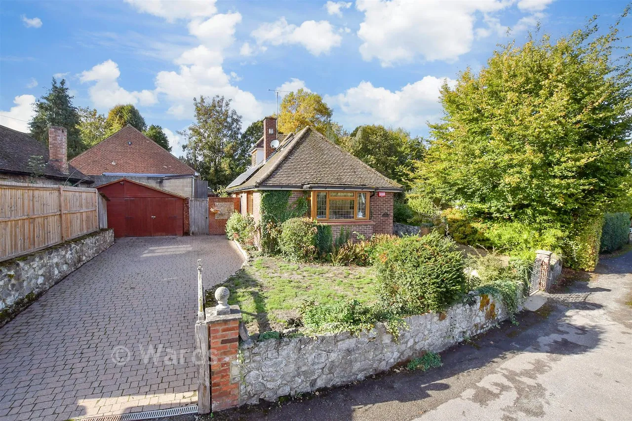 3 bed chalet for sale, Lower Road, East Farleigh, ME15