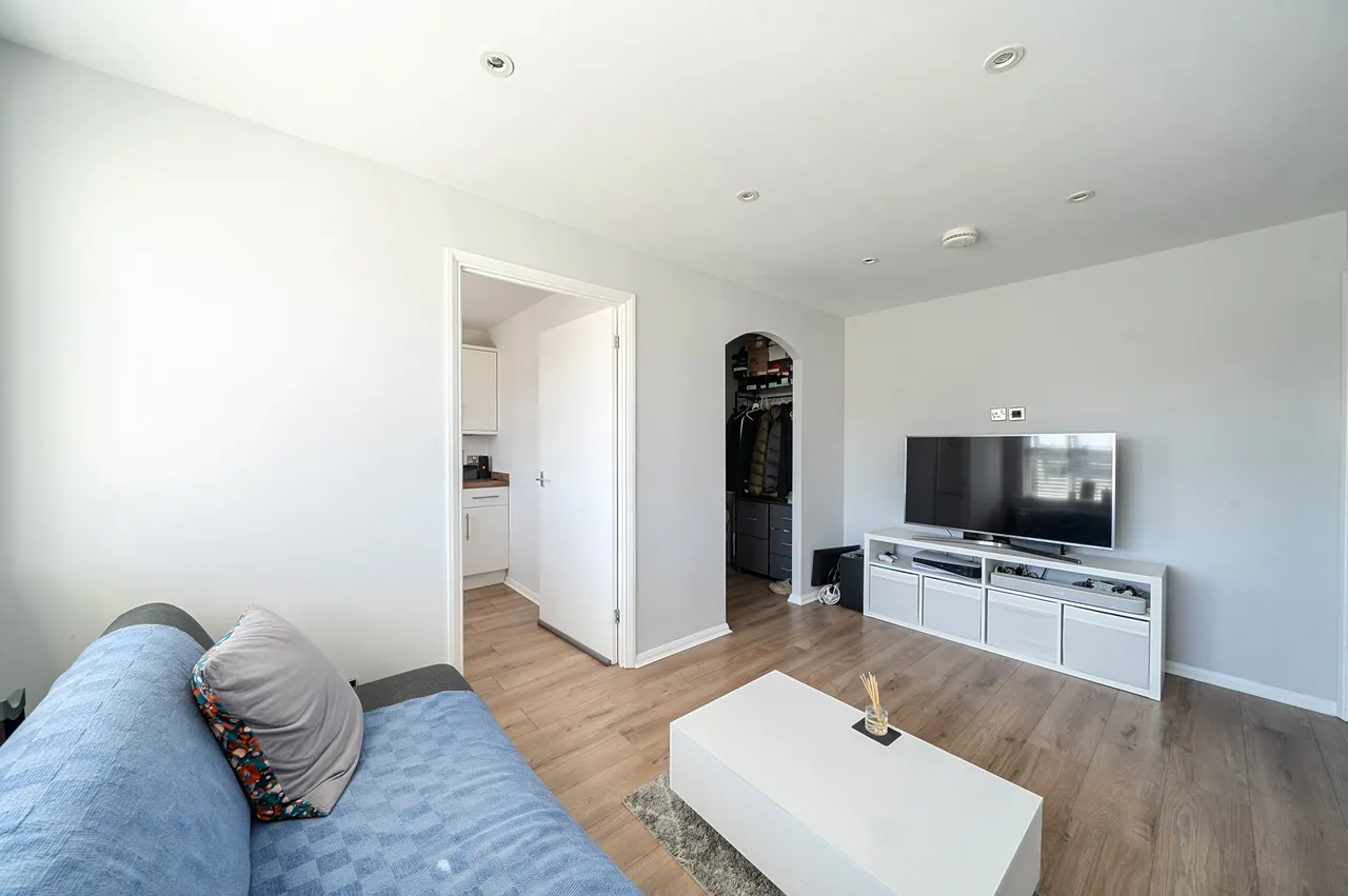 43 Macmillan Way, London, photo 3