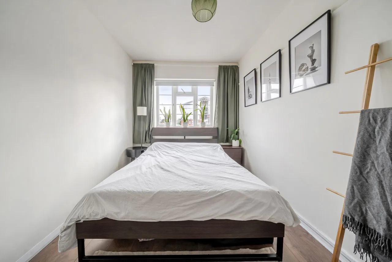 The Vale, Acton, W3, photo 10