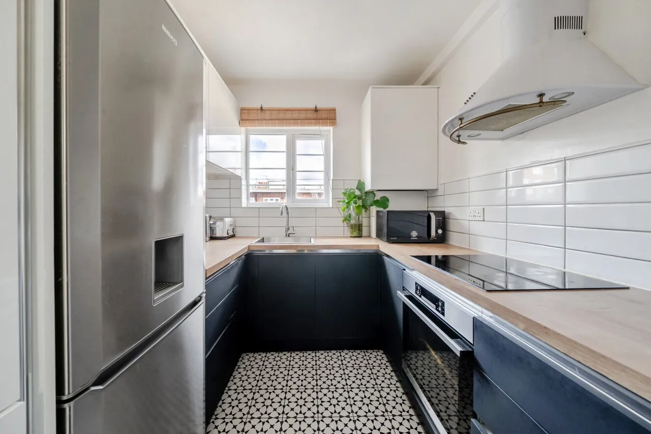The Vale, Acton, W3, photo 2