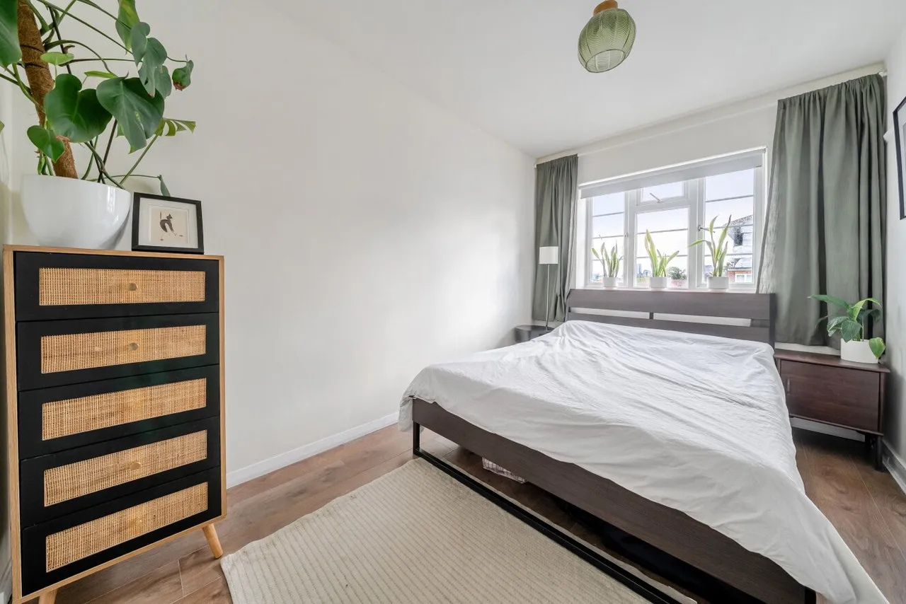 The Vale, Acton, W3, photo 4