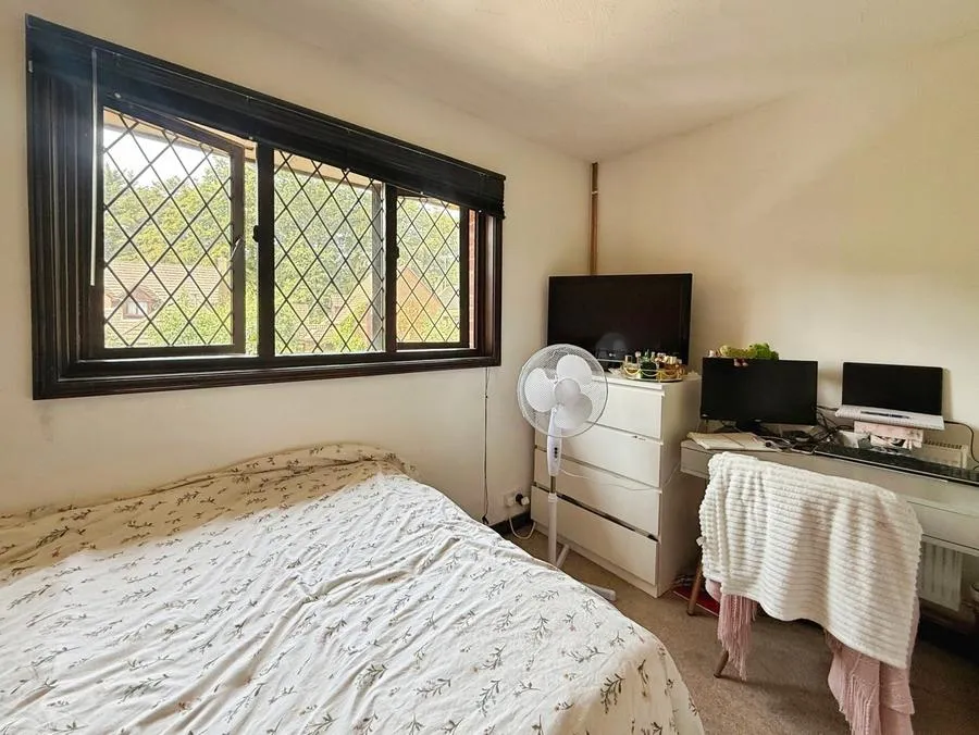Merryman Drive, Crowthorne, RG45, photo 9