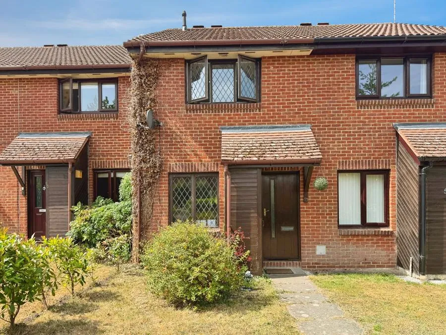 2 bed house for sale, Merryman Drive, Crowthorne, RG45