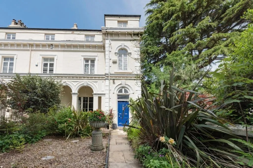 5 bed house for sale — Village Road, Oxton, Prenton
