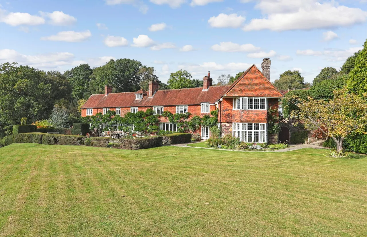 6 bed house for sale, Bassetts Lane, Mark Cross, TN6