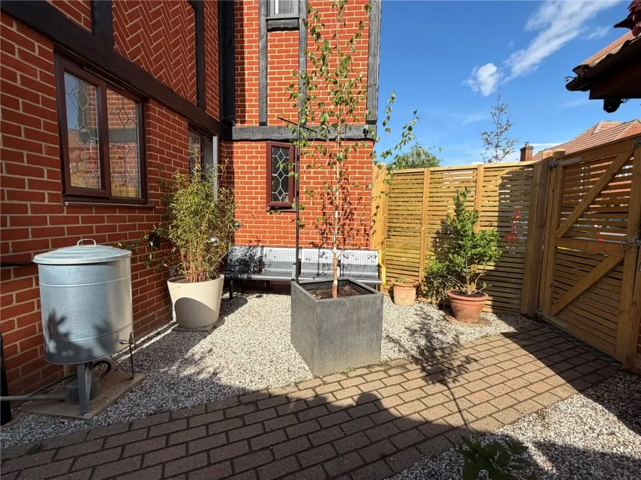 House Under Offer with 4 bedrooms in Dunmow, CM6, photo 5