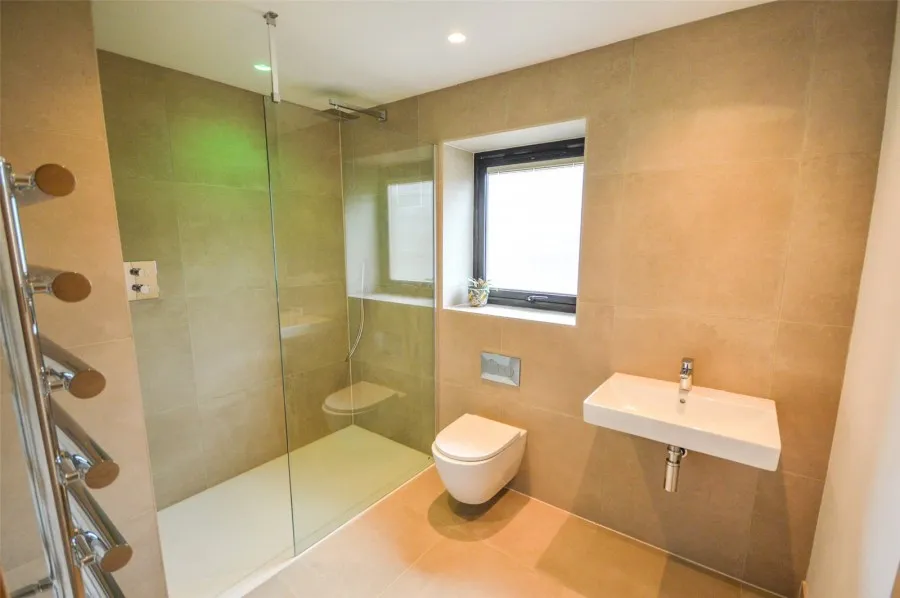 House Under Offer with 4 bedrooms in Dunmow, CM6, photo 3