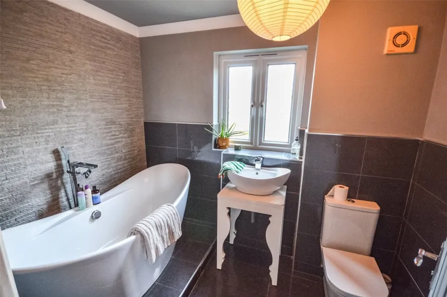 House Under Offer with 4 bedrooms in Dunmow, CM6, photo 9