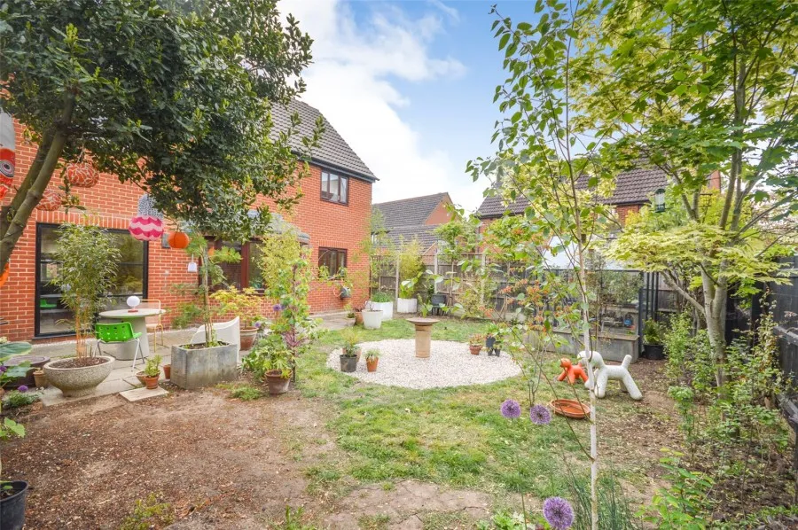 House Under Offer with 4 bedrooms in Dunmow, CM6, photo 6