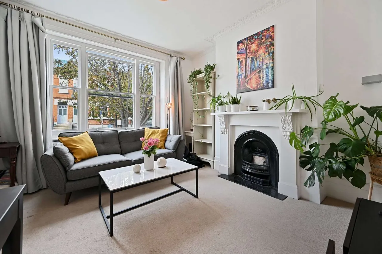 2 bed flat to rent, Curwen Road, Shepherds Bush, W12