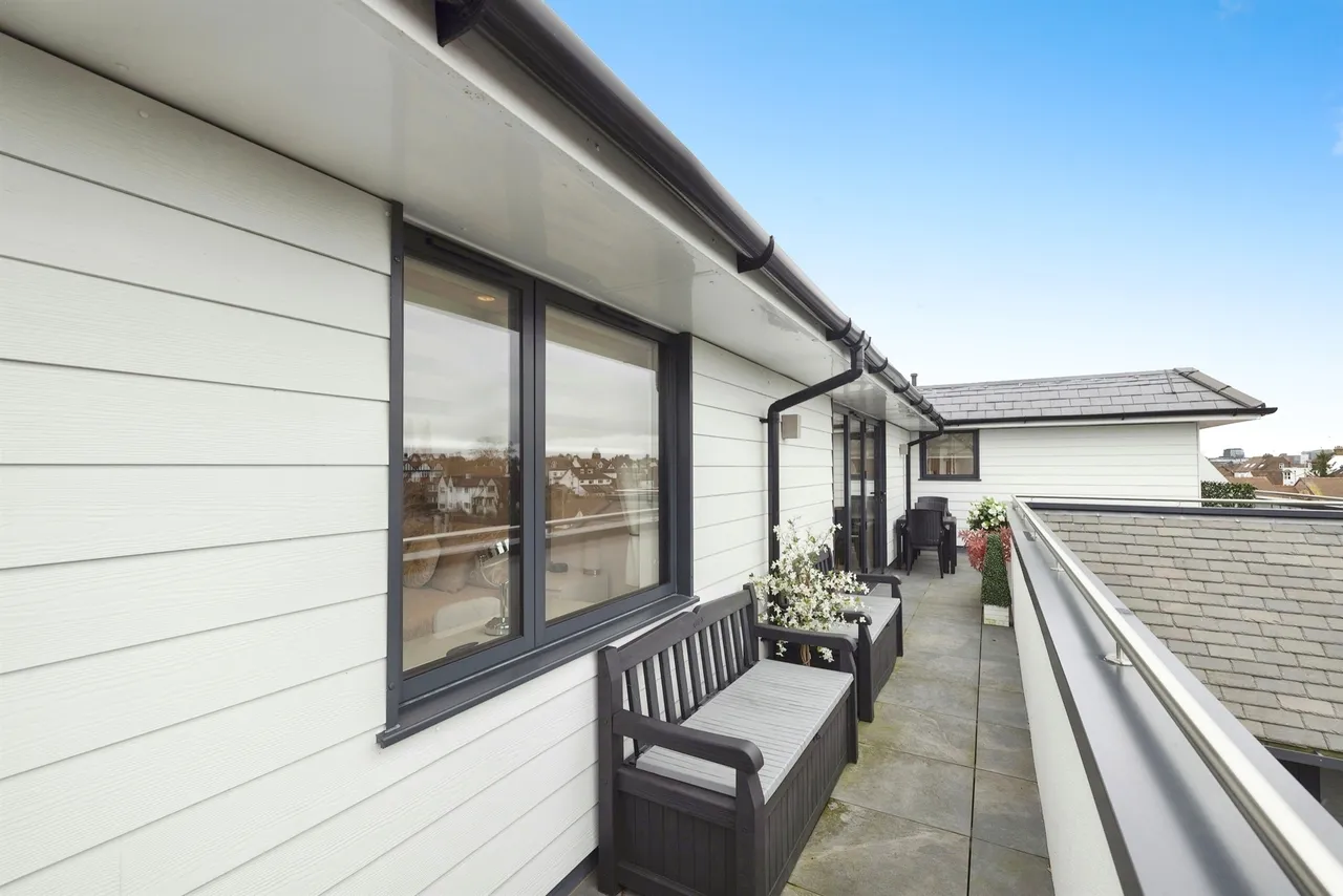 Aldenham Road, Bushey, WD23, photo 11