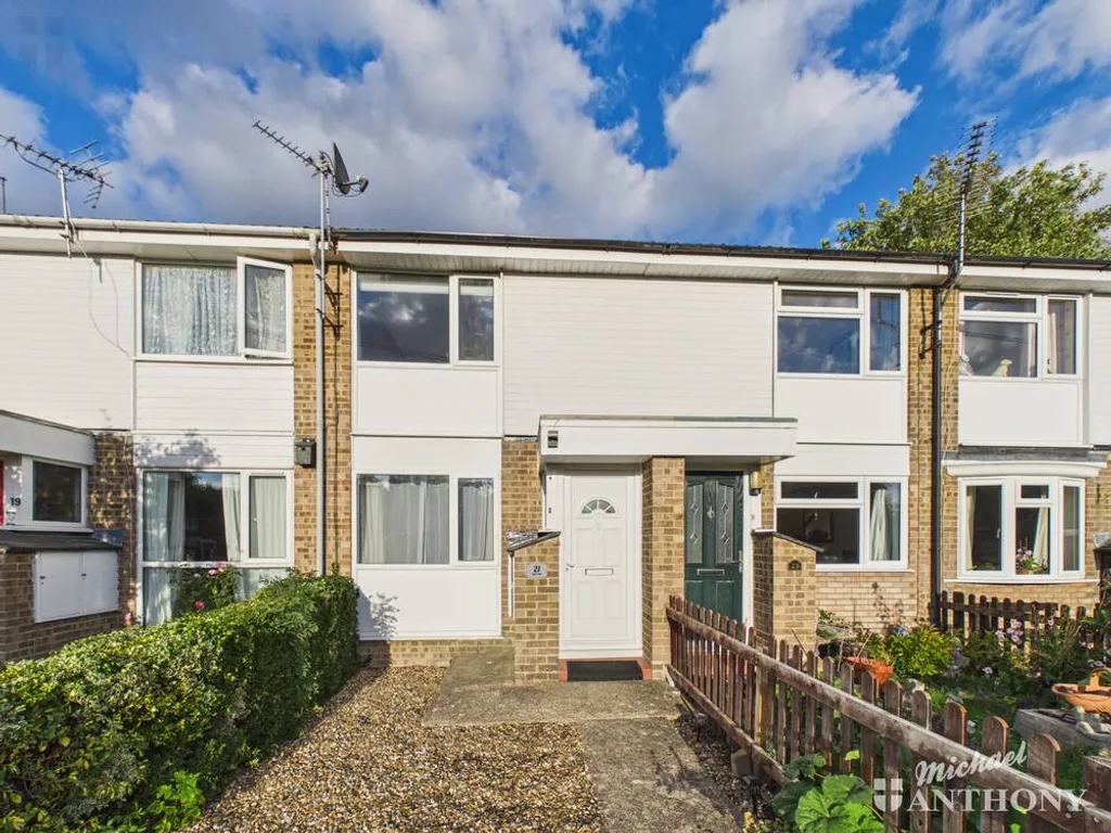2 bed house for sale, Lower Close, Aylesbury, HP19