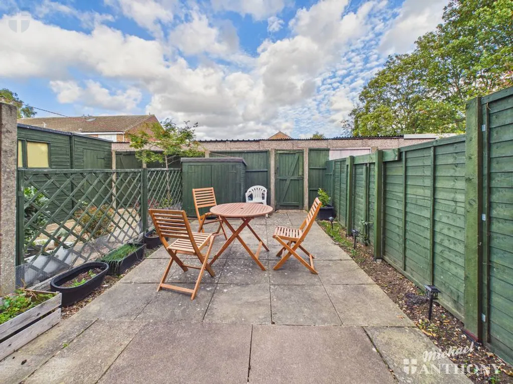 Lower Close, Aylesbury, HP19, photo 4
