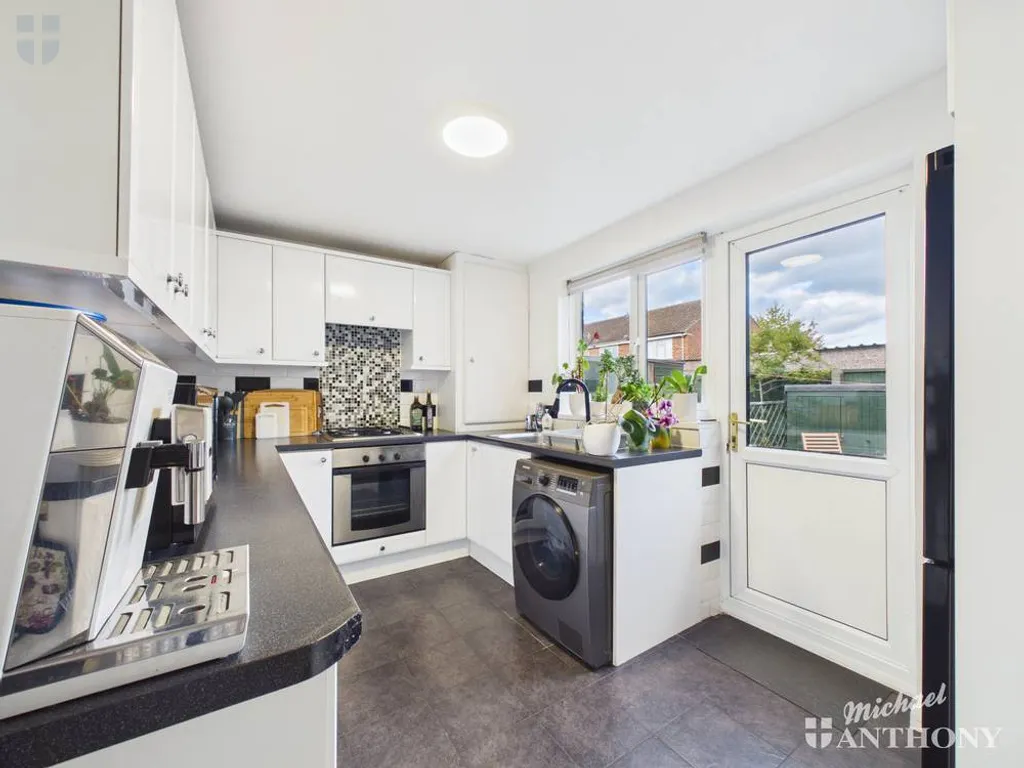 Lower Close, Aylesbury, HP19, photo 2
