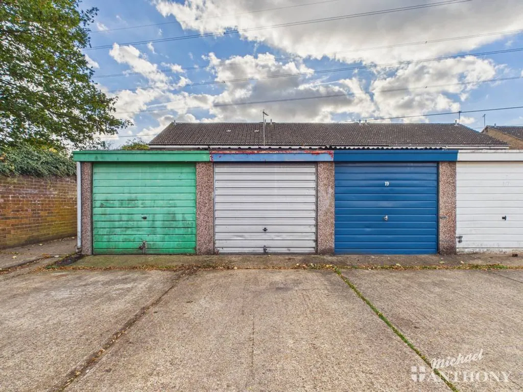 Lower Close, Aylesbury, HP19, photo 6
