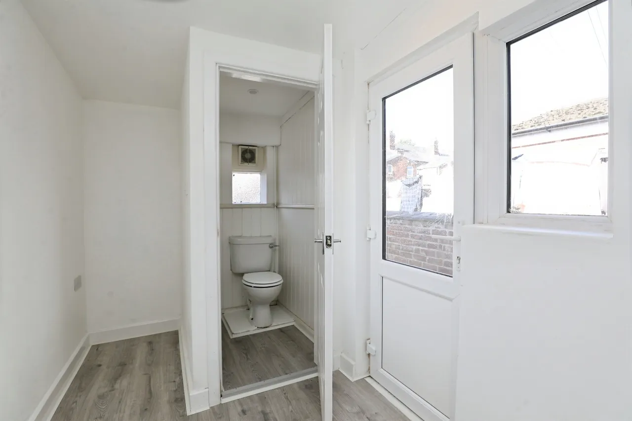Regent Street, Moulton, CW9, photo 11