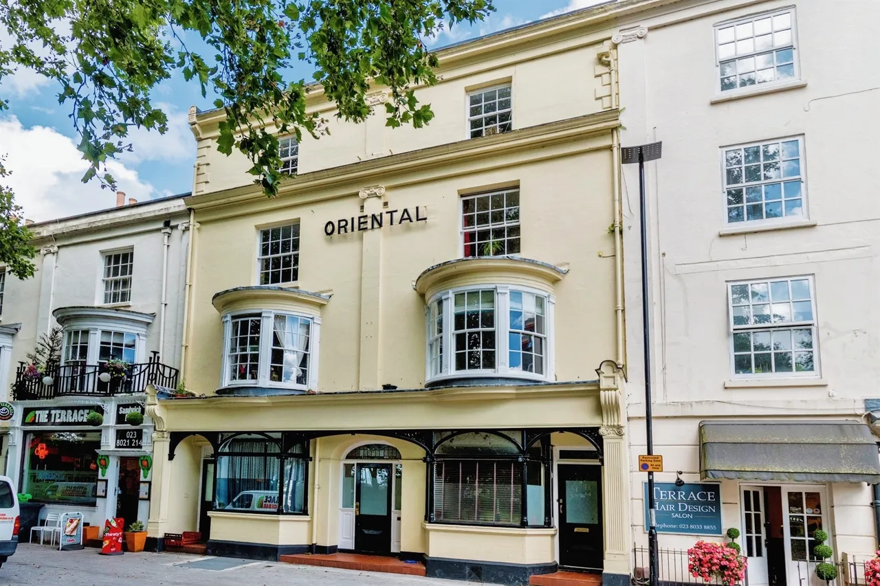2 bed flat for sale — Queens Terrace, Southampton