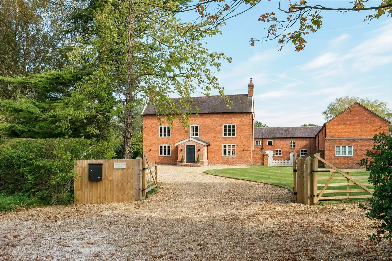 8 bed property for sale, Davenport Lane, Brereton, CW11