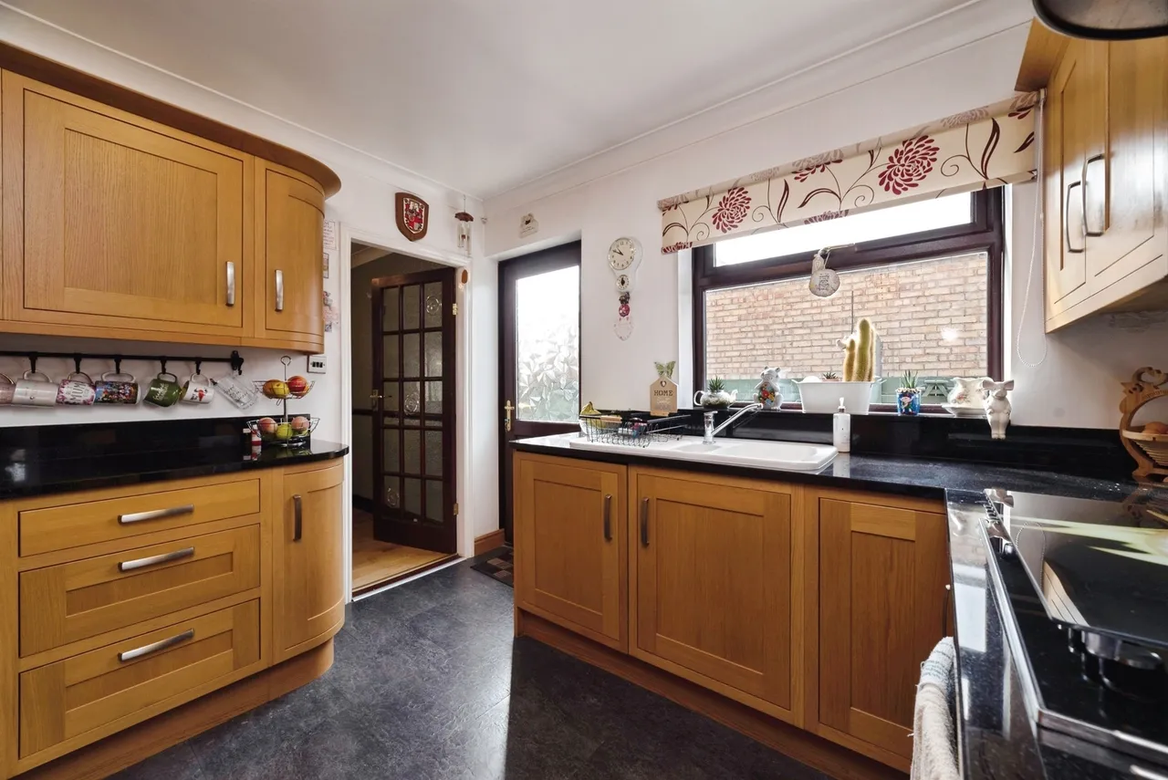 Eastfield Road, Keyingham, HU12, photo 4