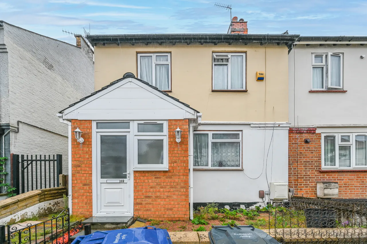 3 bed house for sale — 12 Montague Road, London