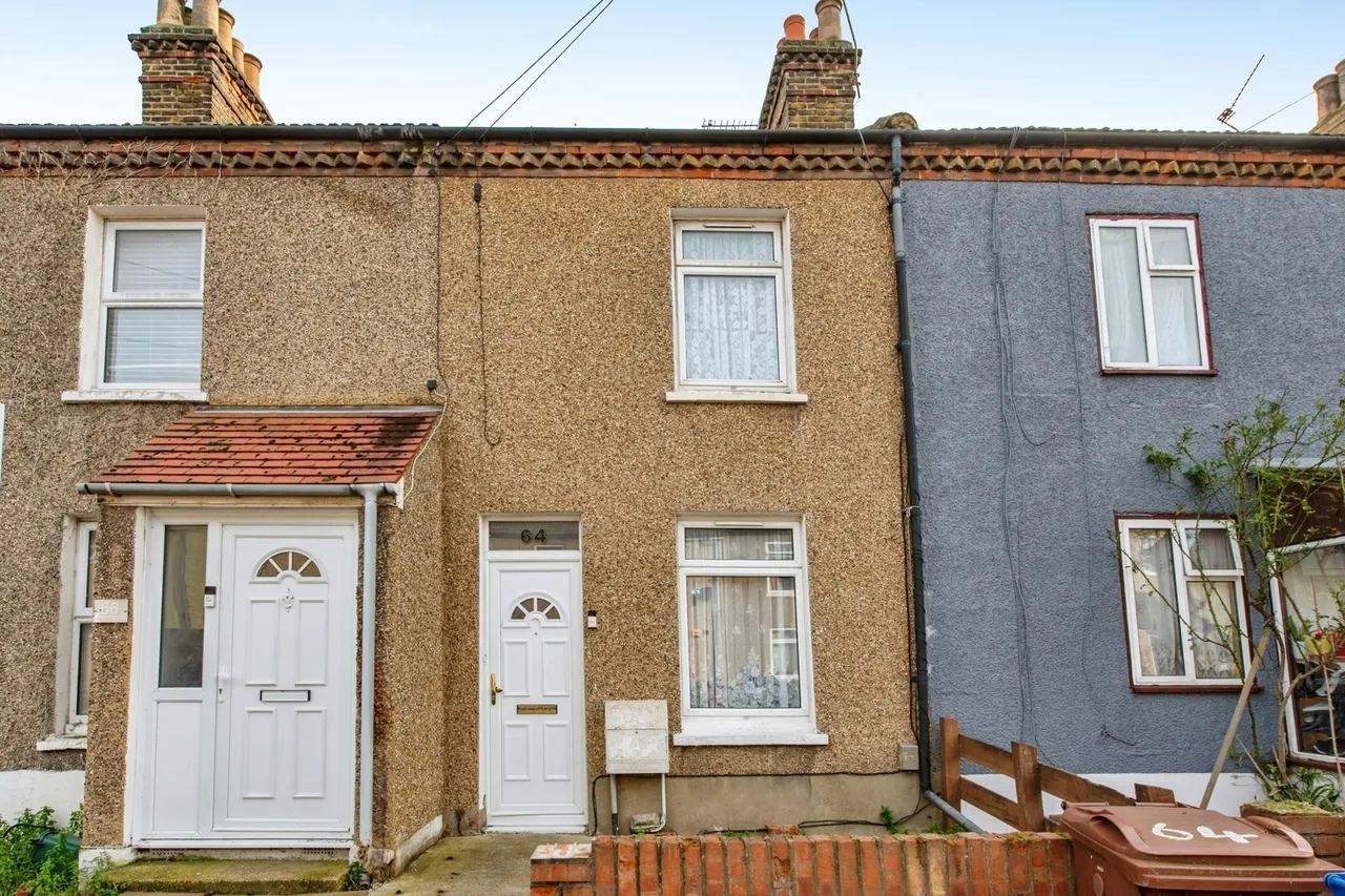 2 bed house for sale — Bedford Road, Grays, Essex, RM17