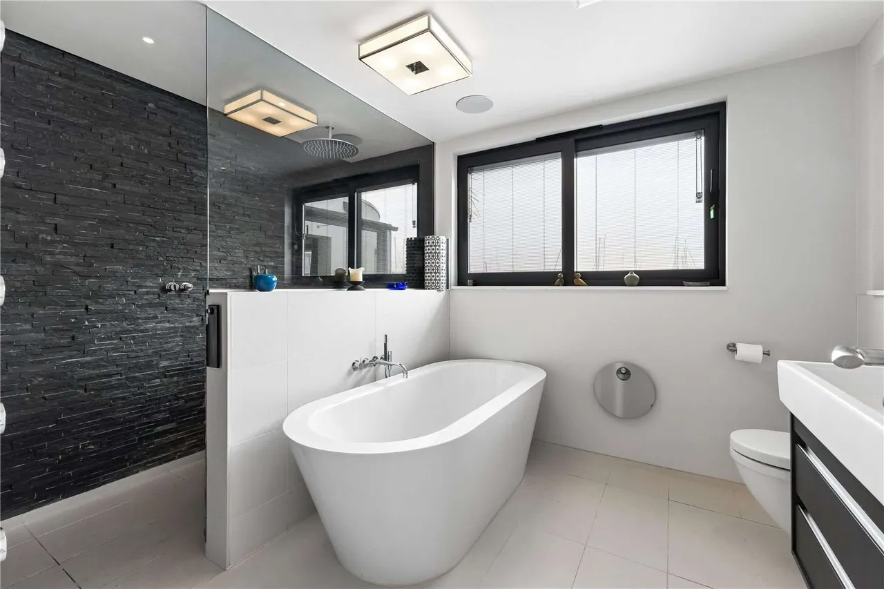 Crowsport, Hamble, Southampton, Hampshire, SO31 4HG, photo 12