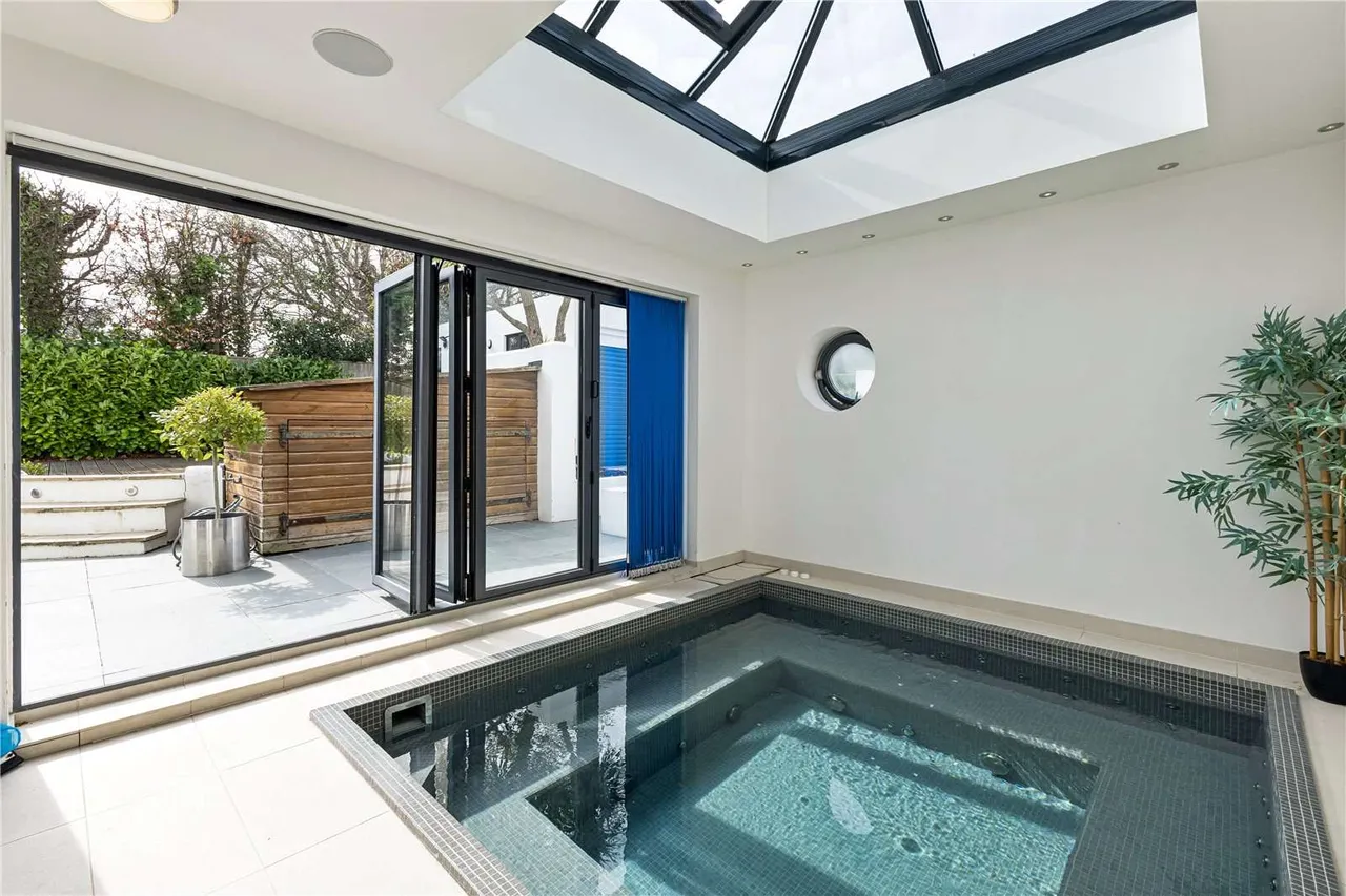 Crowsport, Hamble, Southampton, Hampshire, SO31 4HG, photo 8
