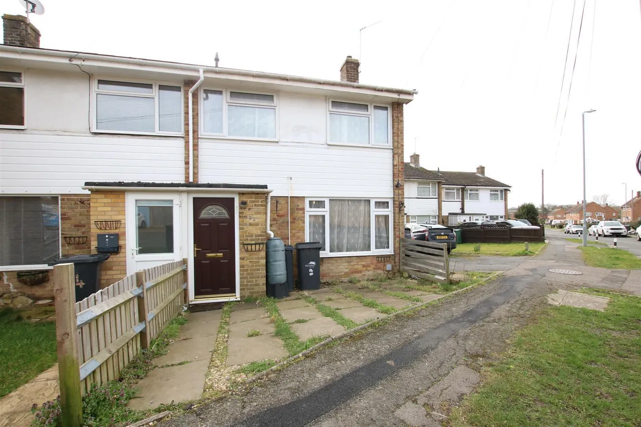 3 bed house to rent — Swan Road, Hailsham, BN27