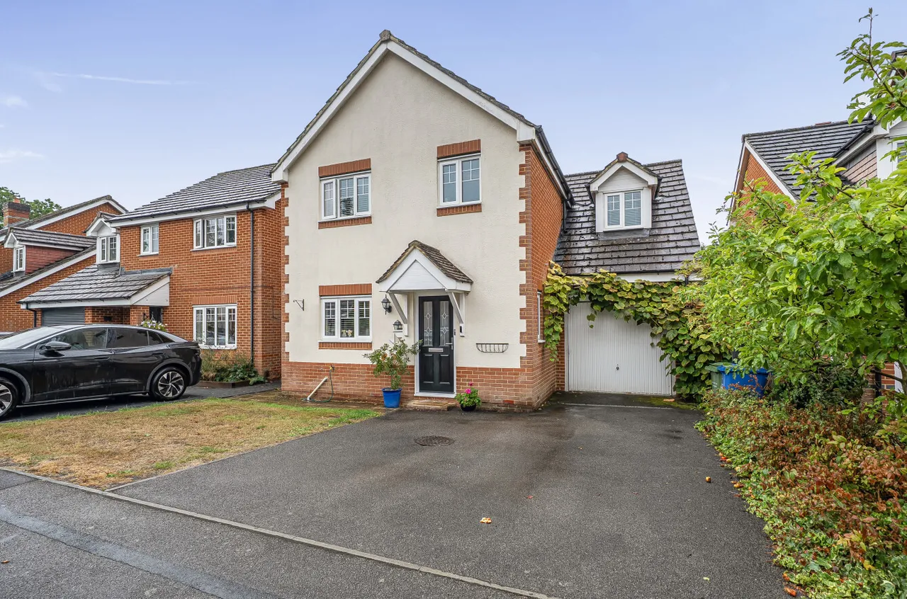 4 bed house for sale — Weaver Moss, Sandhurst, Berkshire, GU47 9BQ
