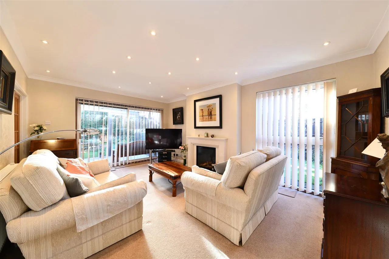 Whitney Drive, Stevenage, Herts, SG1 4BJ, photo 2