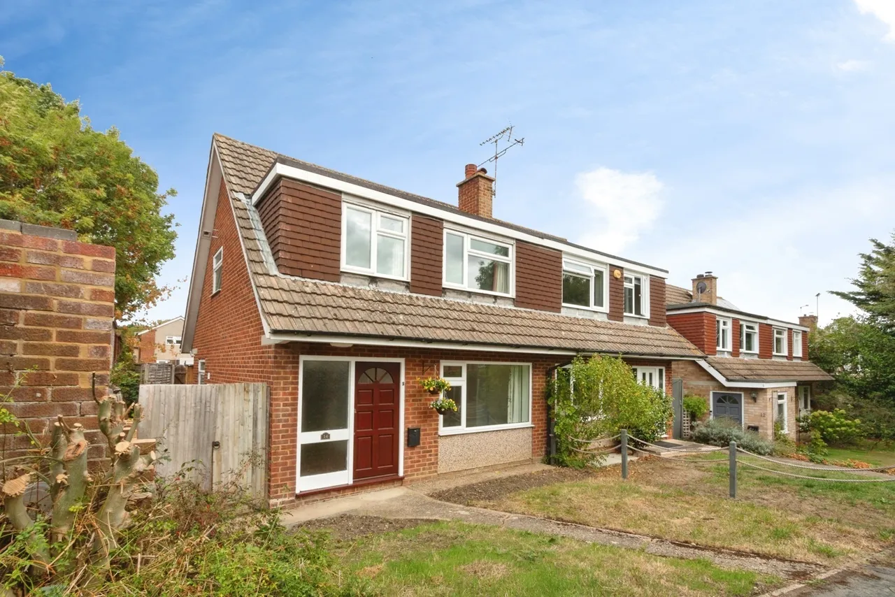 3 bed house for sale, Faulkner Place, Bagshot, GU19
