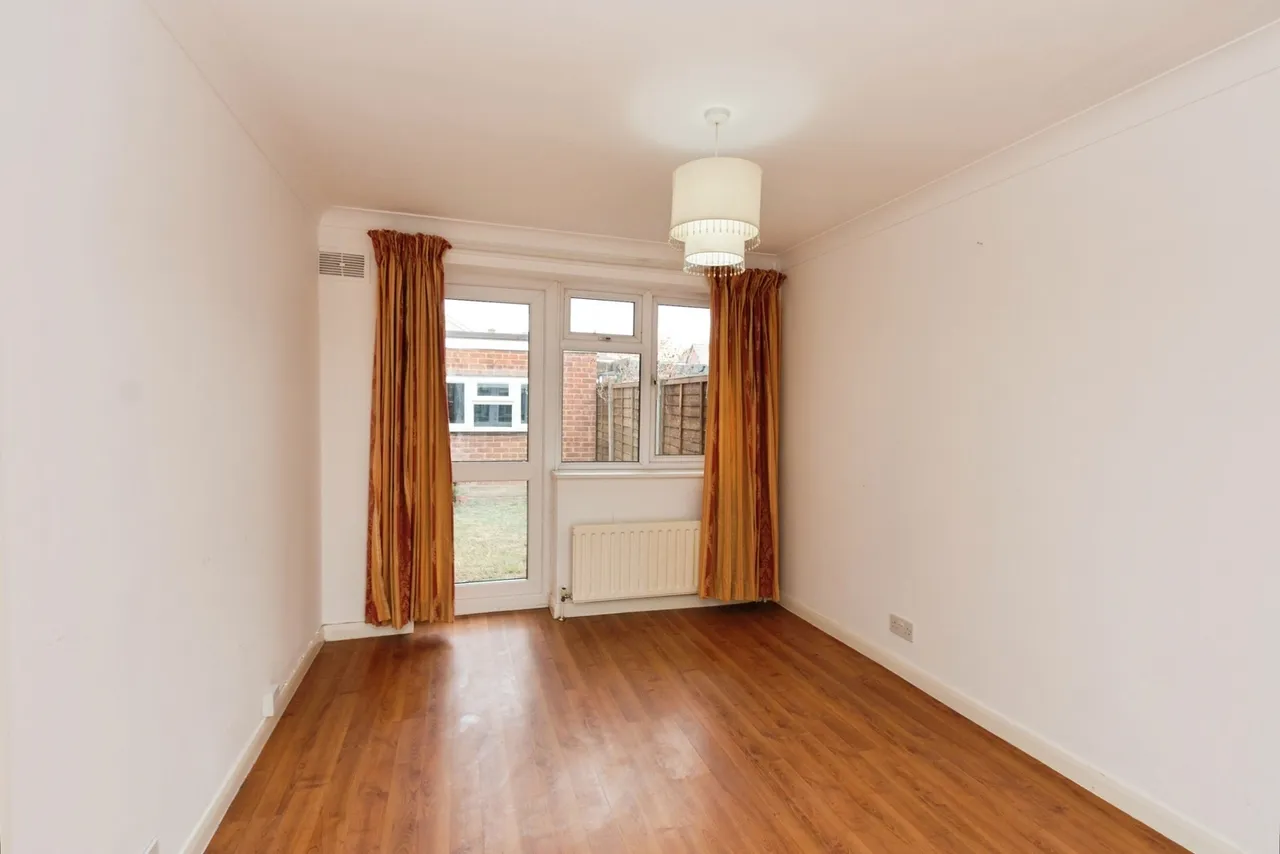 Faulkner Place, Bagshot, GU19, photo 6