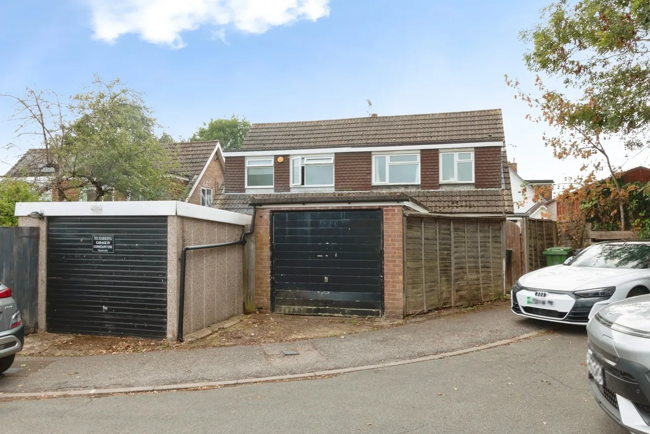 Faulkner Place, Bagshot, GU19, photo 14