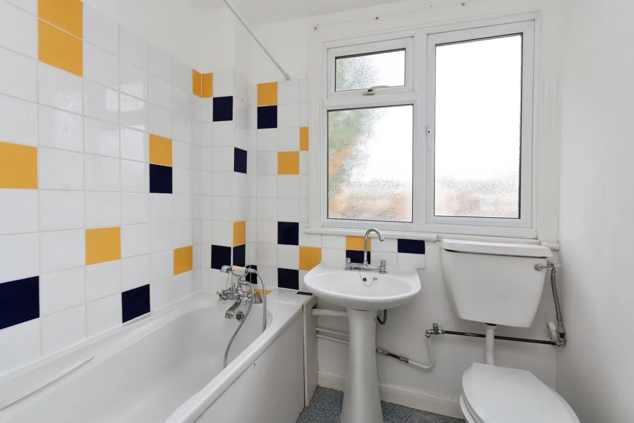 Faulkner Place, Bagshot, GU19, photo 10