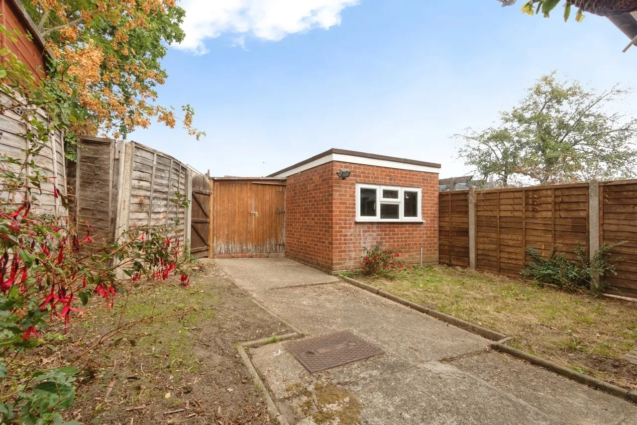 Faulkner Place, Bagshot, GU19, photo 4