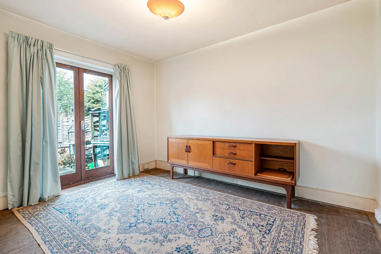 Staines Road West, Sunbury-on-Thames, TW16, photo 3