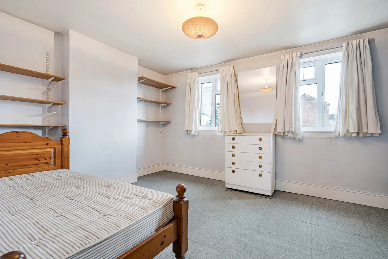 Staines Road West, Sunbury-on-Thames, TW16, photo 5