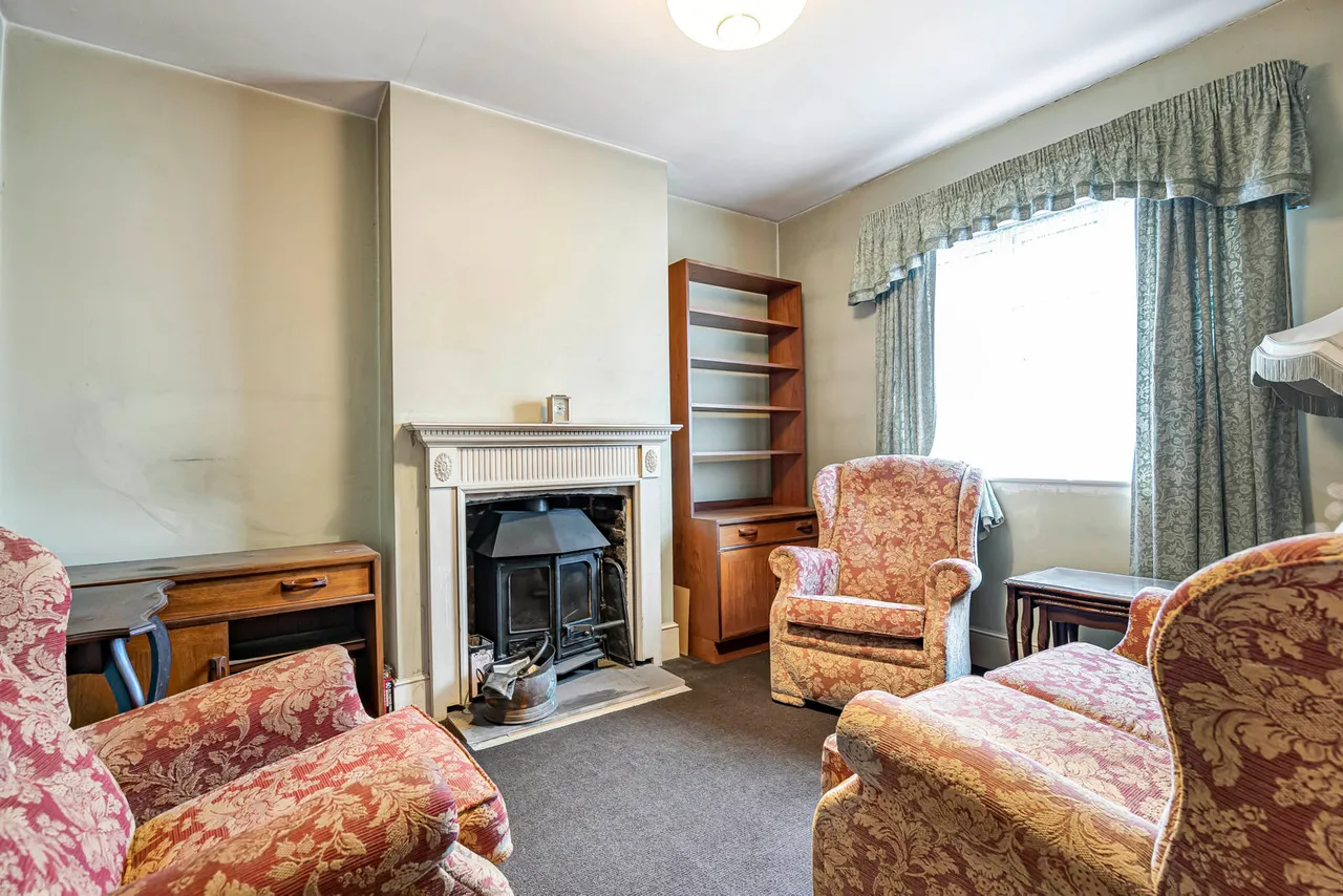 Staines Road West, Sunbury-on-Thames, TW16, photo 2