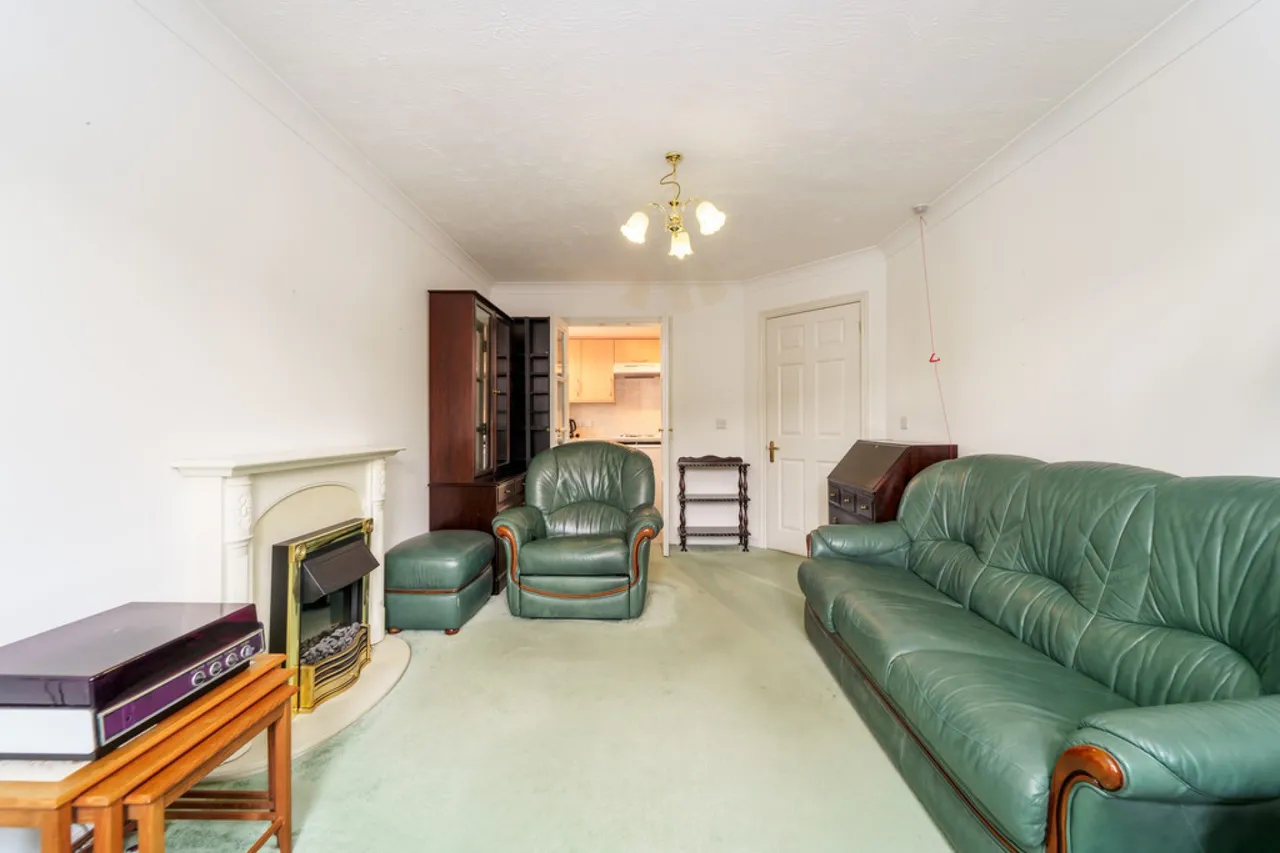 Parkland Grove, Ashford, TW15, photo 6