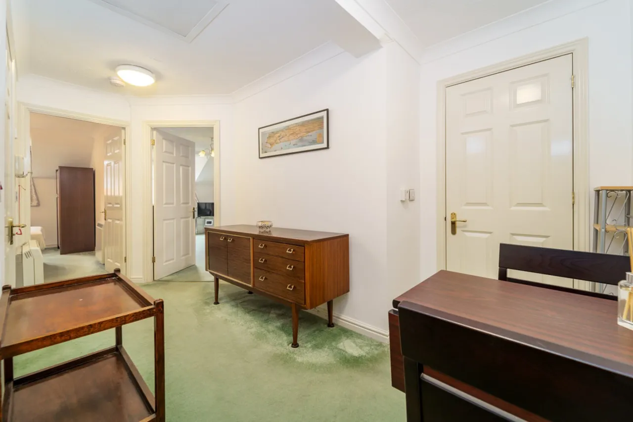 Parkland Grove, Ashford, TW15, photo 5